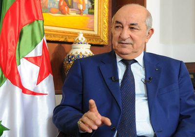 الرئيس الجزائري: من يدافع عن الحق والأرض ليس إرهابيا