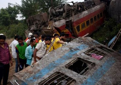 بسبب خطأ بشري.. مصرع وإصابة 35 شخصًا إثر حادث قطار في الهند