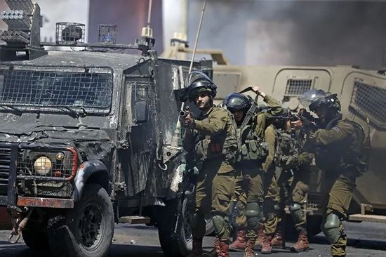 30 آلية عسكرية إسرائيلية تقتحم مستشفى بن سينا بجنين