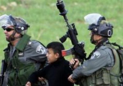 الاحتلال يعتقل طفلًا من مخيم شعفاط شمال شرق القدس
