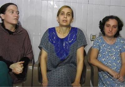 حماس تنشر فيديو لرهائن يوجهن رسالة لـ"نتنياهو"