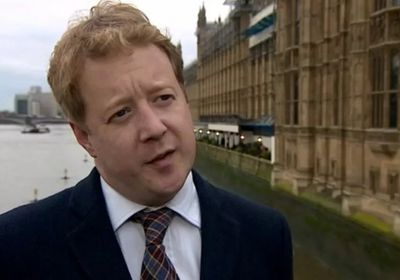 بريطانيا تقرر إقالة مسؤولاً حث الحكومة بوقف الحرب في غزة