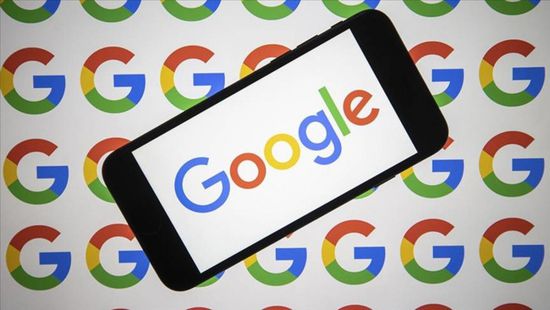 "غوغل" تدافع عن جعل محرك البحث أساسيًا بالجوالات
