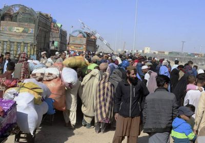 عدد كبير من الأفغان يغادرون باكستان مع انتهاء مهلة مغادرتهم البلاد