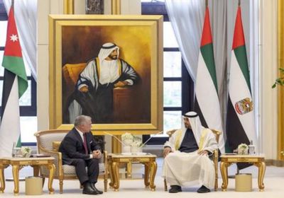 محمد بن زايد يبحث مع عاهل الأردن تعزيز العلاقات الثنائية بين البلدين
