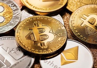 بيتكوين تتمسك بمستوى 34 ألف دولار وتصعد بالسوق