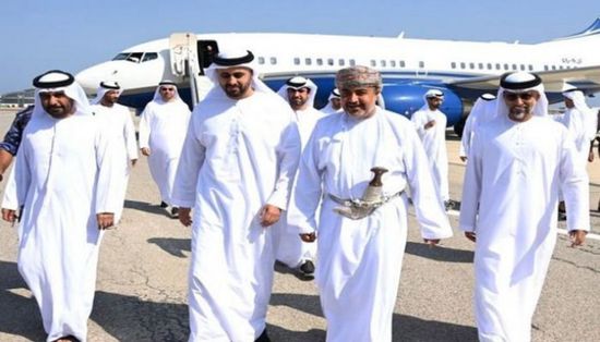 ذياب بن محمد بن زايد يصل إلى عُمان