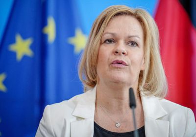 وزيرة الداخلية الألمانية تعلن حظر أنشطة حركة حماس