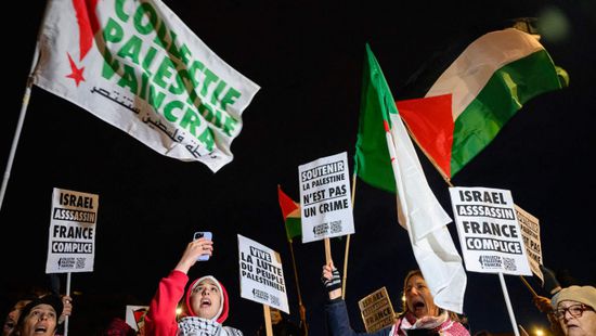 متظاهرون في باريس يطالبون بوقف إطلاق النار في غزة