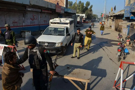 خمسة قتلى في تفجير استهدف الشرطة في باكستان