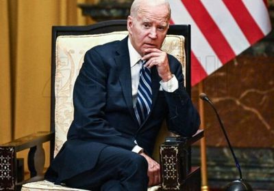 بايدن يرحب باتفاقات بين نقابة عمال السيارات والشركات العملاقة