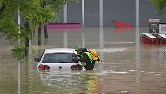 مصرع 6 أشخاص وفقدان اثنين في فيضان بإيطاليا