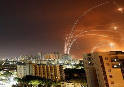 3 انفجارات تضرب تل أبيب