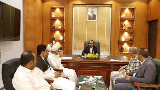 محافظ حضرموت يبحث جذب استثمارات خاصة بقطاع الكهرباء