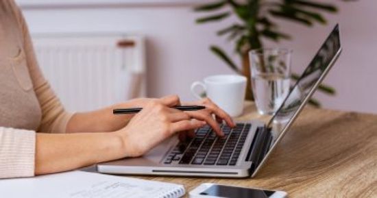 العاملون الأصغر سنًا يفضلون خفض أيام العمل لـ4