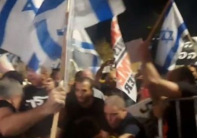 آلاف المحتجين يحاولون اقتحام مقر إقامة نتنياهو