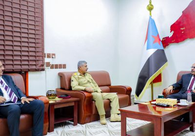 الانتقالي يطلع على جاهزية القوات الجنوبية بمحور أبين