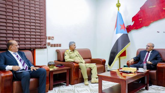 الانتقالي يطلع على جاهزية القوات الجنوبية بمحور أبين