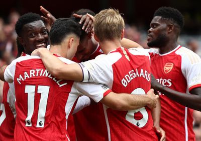 أرسنال يدعم مدربه أرتيتا بعد انتقاده للتحكيم في الدوري الإنجليزي