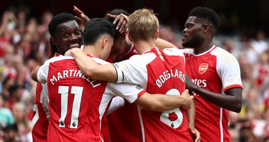 أرسنال يدعم مدربه أرتيتا بعد انتقاده للتحكيم في الدوري الإنجليزي