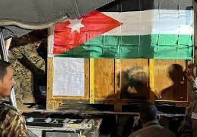 الأردن ينجح في إنزال مساعدات طبية جوًا بغزة