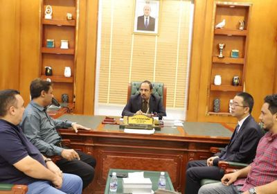 محافظ حضرموت ووفد مستثمرين صينيين يبحثان الفرص بقطاع التعدين