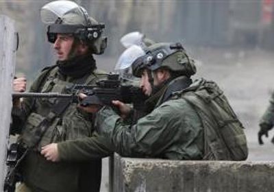 استشهاد شاب فلسطيني وإصابة آخرين برصاص الاحتلال