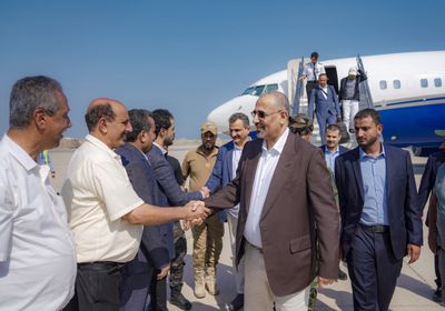 الرئيس الزُبيدي يصل إلى عدن بعد جولة مباحثات خارجية