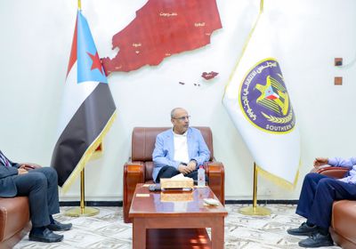 الجمعية الوطنية تطلع على خطط تطوير كلية الإعلام في عدن