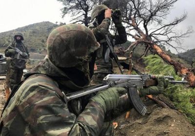 الجيش الجزائري يضبط 5 عناصر إرهابية