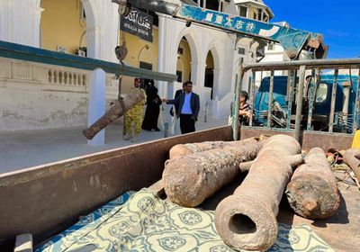 تسليم 6 مدافع أثرية لمتحف المكلا بعد إحباط تهريبها