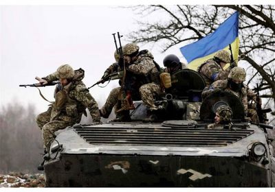 كييف: ألحقنا أضرارا بزورقي إنزال روسيين صغيرين