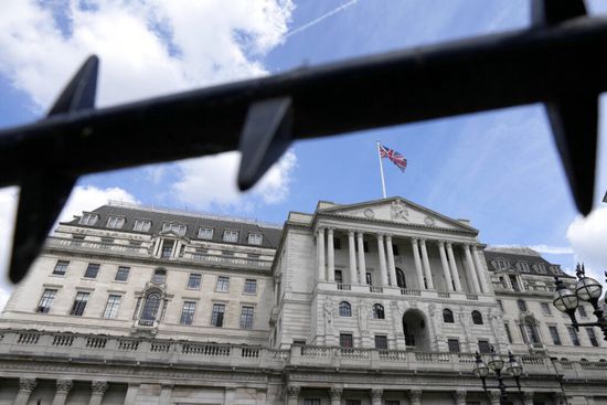 بنك انجلترا قد يؤجل خفض الفائدة حتى منتصف 2024