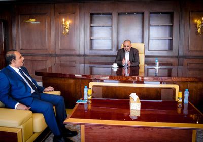 الرئيس الزُبيدي يطالب محافظ حضرموت بمضاعفة جهود تحسين الخدمات