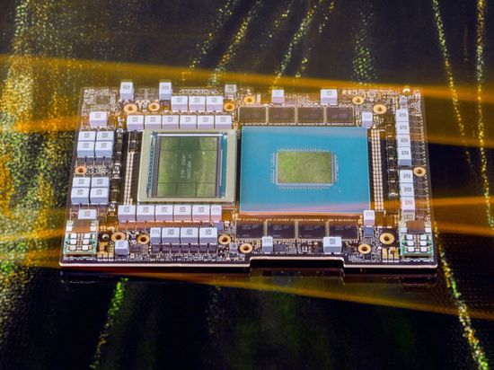 إنتل تشتري حصة في "آرم" بعد طرحها العام الأولي