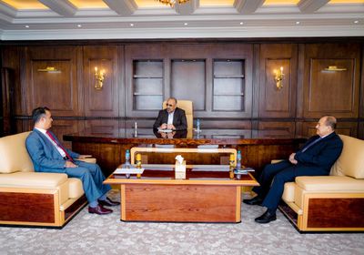 الرئيس الزُبيدي يثمن جهود توطيد العلاقات مع ليبيا