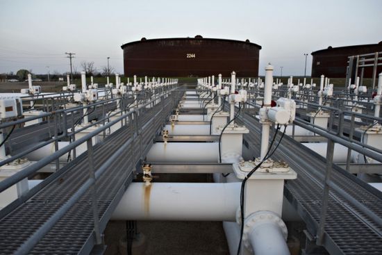 صندوق تحوط يتوقع تراجع أسعار النفط مع زيادة الإمدادات