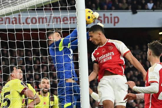 أرسنال يتفوق على بيرنلي في الدوري الانجليزي