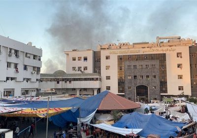 وزيرة فلسطينية: الكلاب الضالة تنهش جثث الضحايا في مستشفى الشفاء