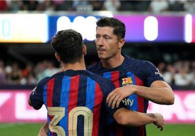 ثنائية ليفاندوفسكي تمنح برشلونة الفوز 2-1 على ألافيس