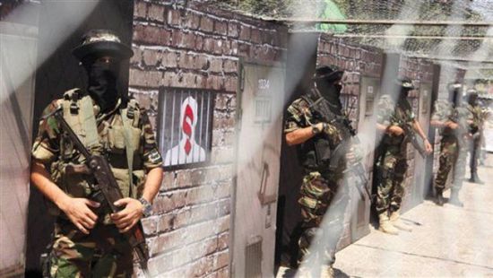 مسؤول فلسطيني: حماس علقت مفاوضات تبادل الأسرى بسبب قصف مستشفى الشفاء