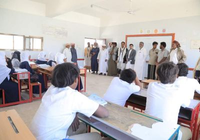 "انتقالي المهرة" يدعم ثانوية الصمود في حات بوقود حافلات الطلاب