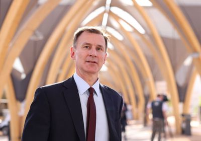 بريطانيا تخطط لتمديد إعفاء ضريبي للشركات لتحفيز الاقتصاد