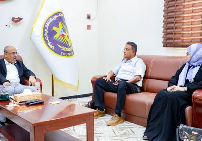 الكثيري يطلع على سير أنشطة جهاز محو الأمية