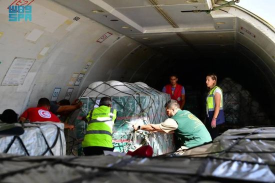 السعودية: وصول الطائرة الإغاثية السادسة لإغاثة الشعب الفلسطيني في غزة