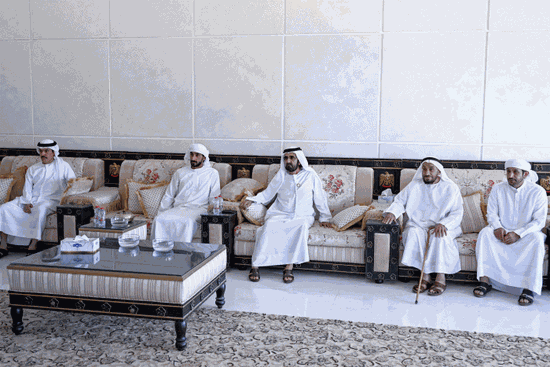 محمد بن راشد يقدم واجب العزاء في زوجة سعيد المنصوري