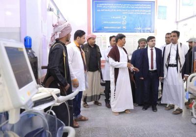 وفد انتقالي المهرة يزور مستشفى السلطان قابوس في شحن