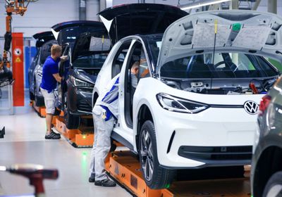 فولكس فاجن تدرس خفض وظائف لتوفير 10 مليارات يورو