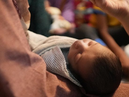 رهينة لدى حماس أنجبت طفلا في غزة