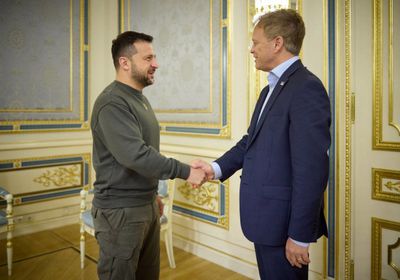 وزير الخارجية البريطاني يلتقي زيلينسكي في كييف